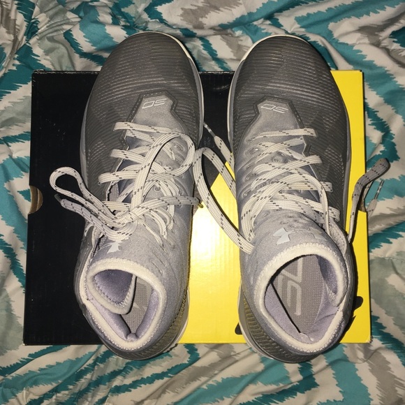 Curry Basketball shoes - Picture 4 of 6